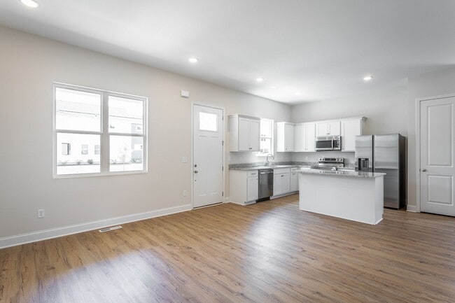 Photo - 2017 S Lyerly St Unidad Main House