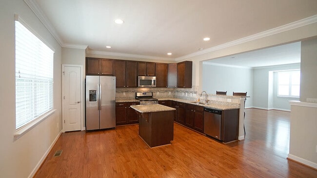 Open concept Kitchen open to the Living Room - 1207 Heritage Links Dr Rental