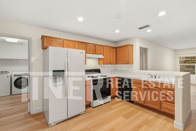 Photo - 4257 Stromford Way