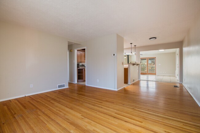 Photo - 813 Manzano St NE