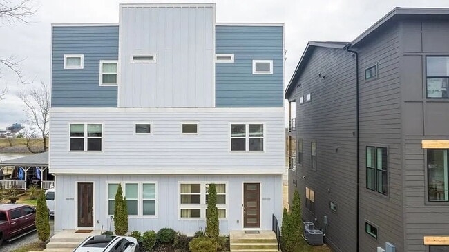 Building Photo - Fully Furnished House on the River! 10 min...