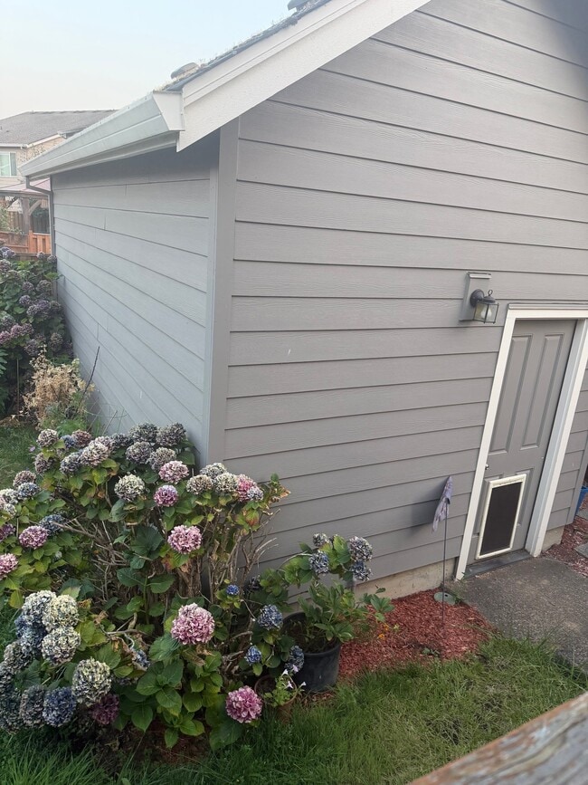 Photo - 3030 NW Flame Tree Ln