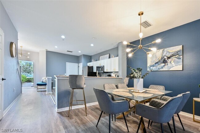 Photo - 981 Hampton Cir