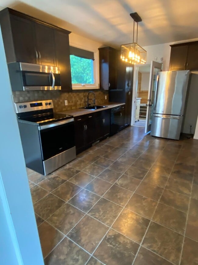 Photo - 461 Bannerman Ave