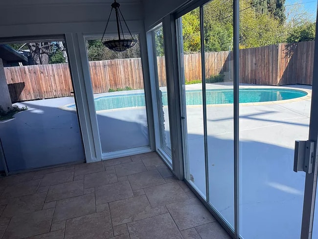 Photo - 19410 Blythe St