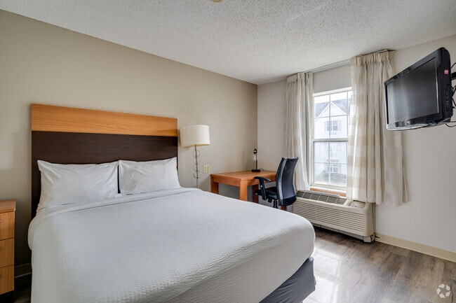 2BR, 1BA - 850SF