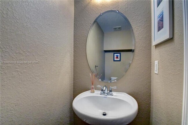 Photo - 256 SW 6th Ct