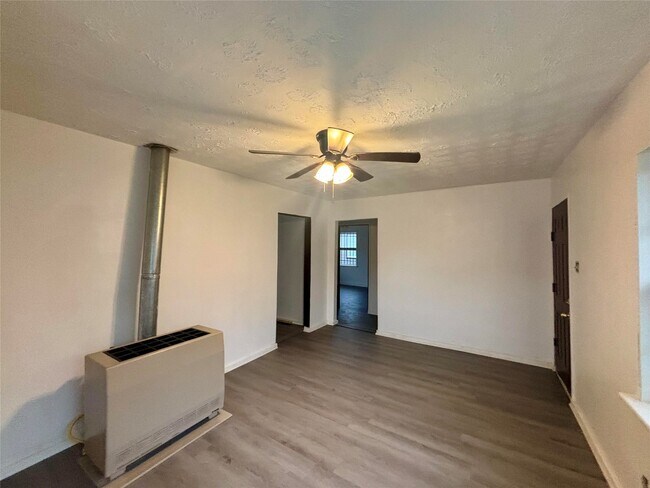Photo - 6814 Covington Dr