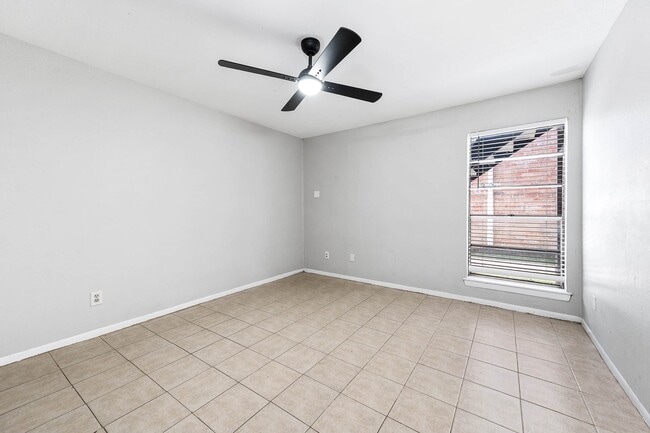 Building Photo - 9616 Long Point Rd Unit 33