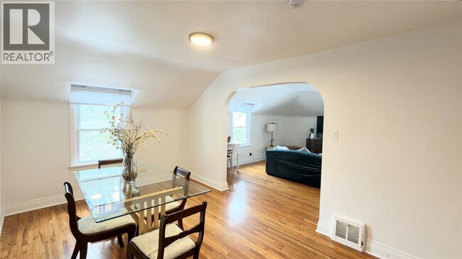 Photo - 826 Michigan Ave