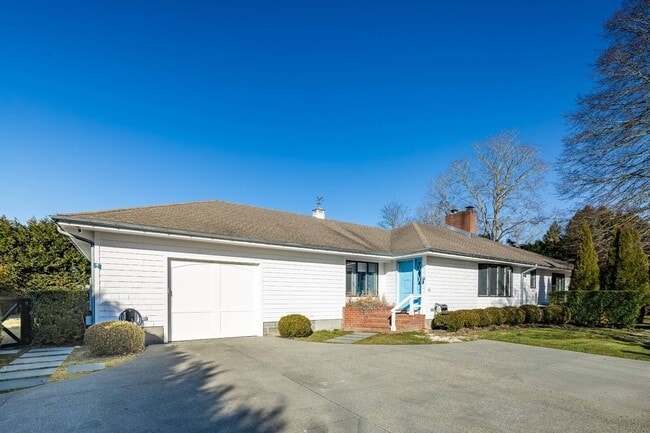 Photo - 89 Pantigo Rd