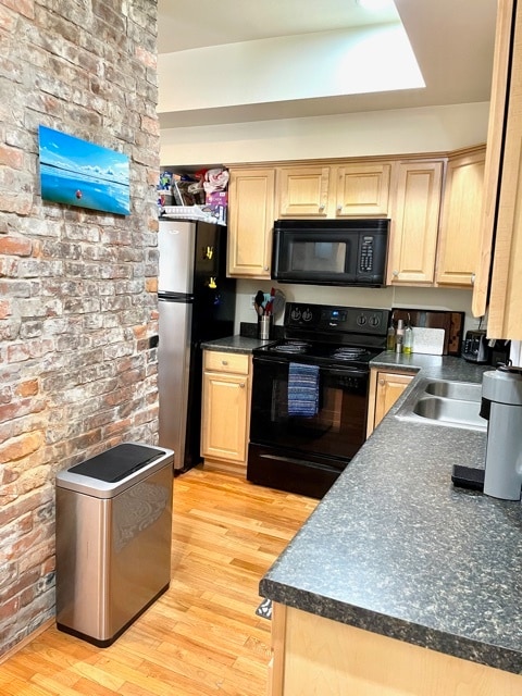 Kitchen - 1026 Paradrome St Unit 2