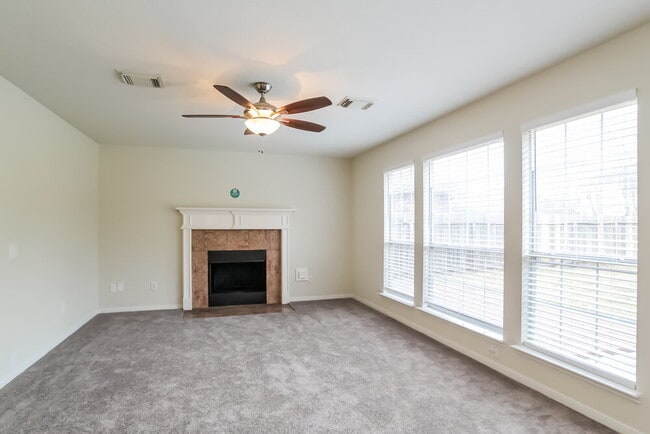 Photo - 519 Holly Crest Dr