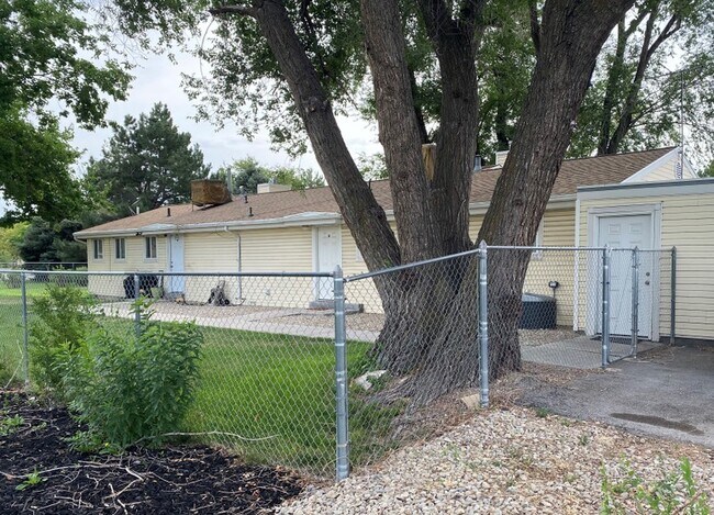 Photo - 348 N Redwood Rd Unit B