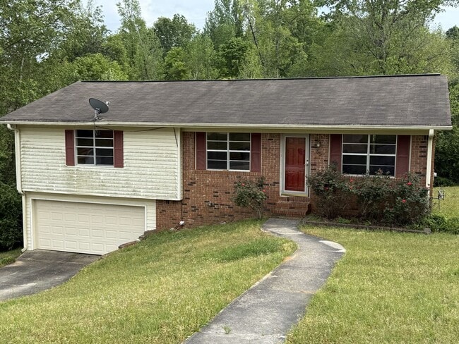 Building Photo - Nice 3 Bed 2 Bath Available Now! Rental
