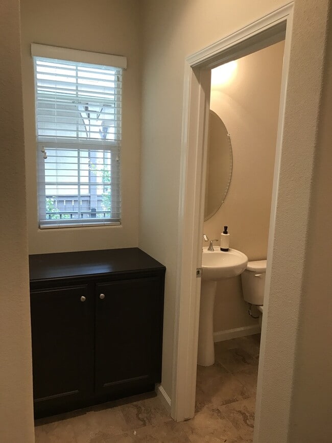 Photo - Home for Rent in Rocklin on the I-80 Corridor close to Rocklin Commons Shopping and Sierra College