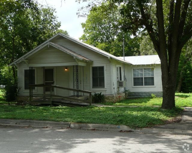 Building Photo - 104 Eastwood St Rental