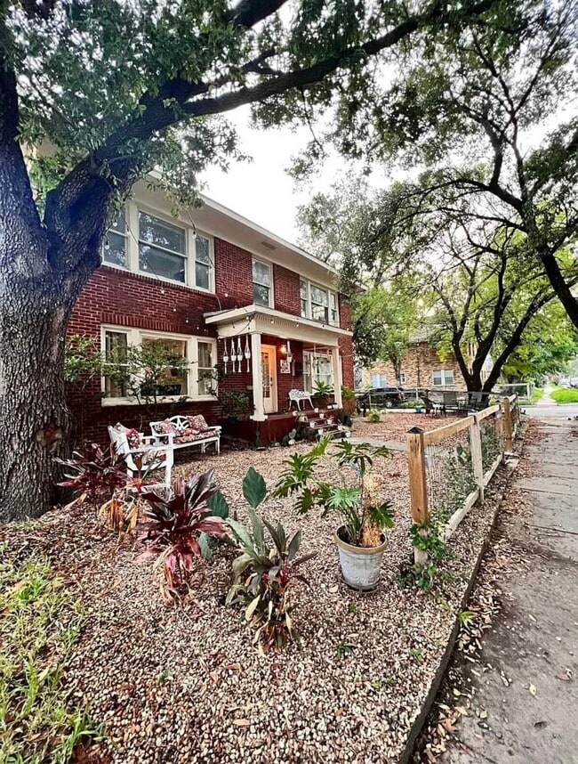 Photo - 1302 W Bell St Unit 1