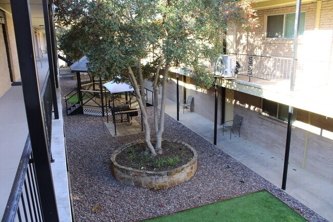 West 3855 - a Warner Alan Property
