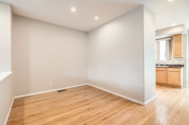 Photo - 454 S Lafayette St