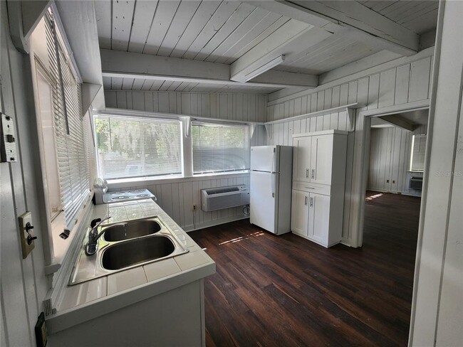 Photo - 120 SE 7th St Unit 4