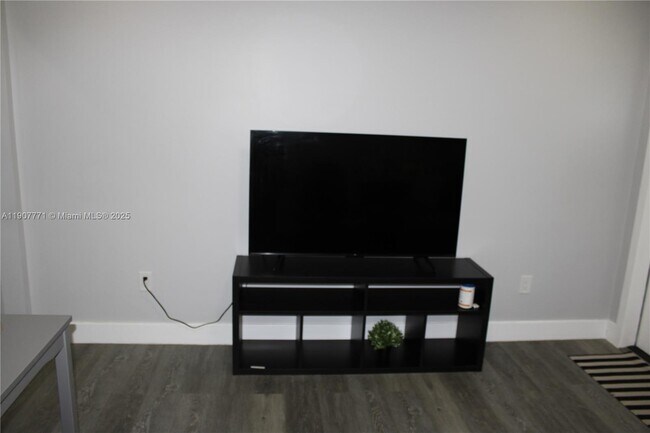 Photo - 1016 State St Unidad 2