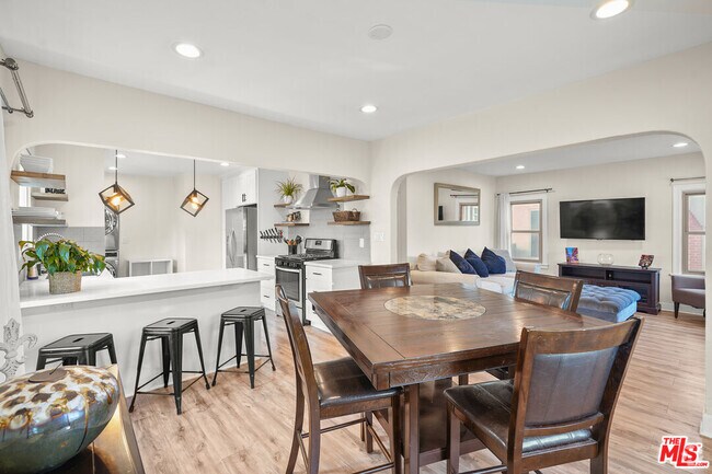 Building Photo - 1828 W 84th St Rental
