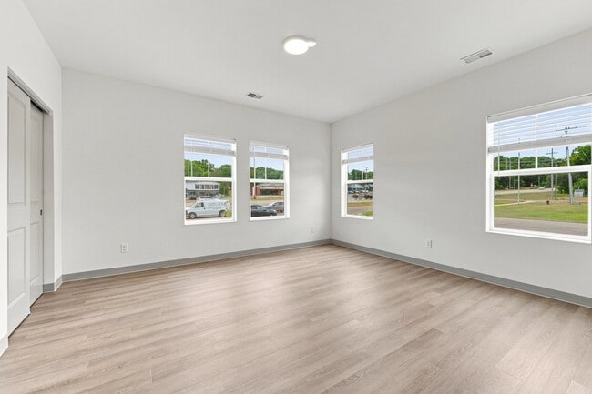 Riverbend Flats Apartments