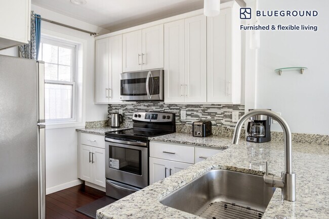 35 Queensberry St Unit SI FL4-ID745