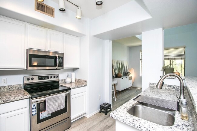 Photo - 2402 E 5th St Unit 1618