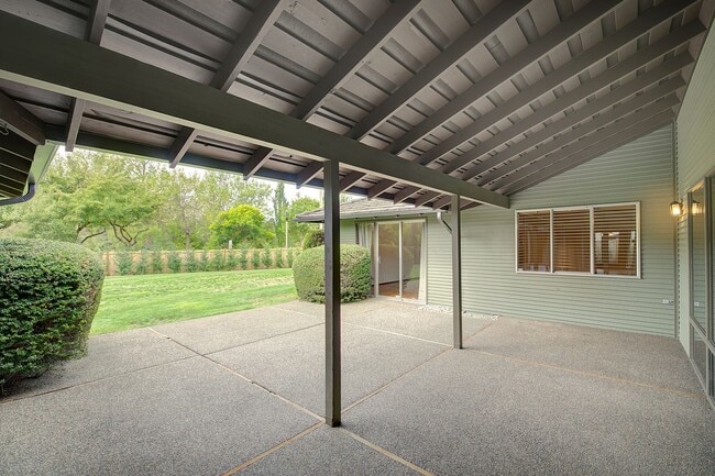 Photo - 4bd/2.5ba Clyde Hill Home