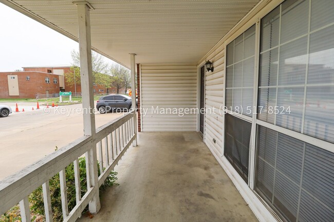 Photo - N Willow Dr Duplex Unit B