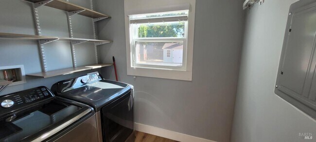 Building Photo - 280 W J St Rental