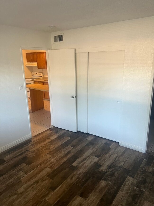 Photo - 1 Bedroom 1 Bath In Central Las Vegas Condo Unit 11