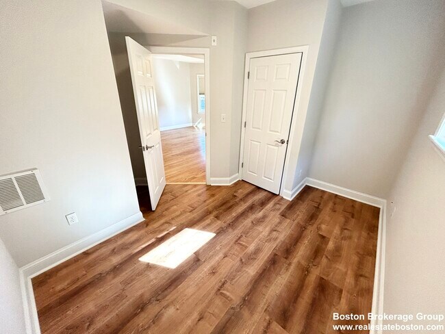 995 Dorchester Ave Unit 2