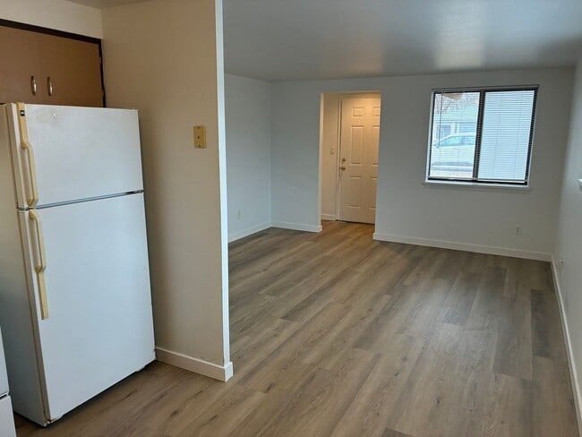 Photo - 1007-1011 E Lincoln Ave Unidad 1011 E Lincoln Avenue