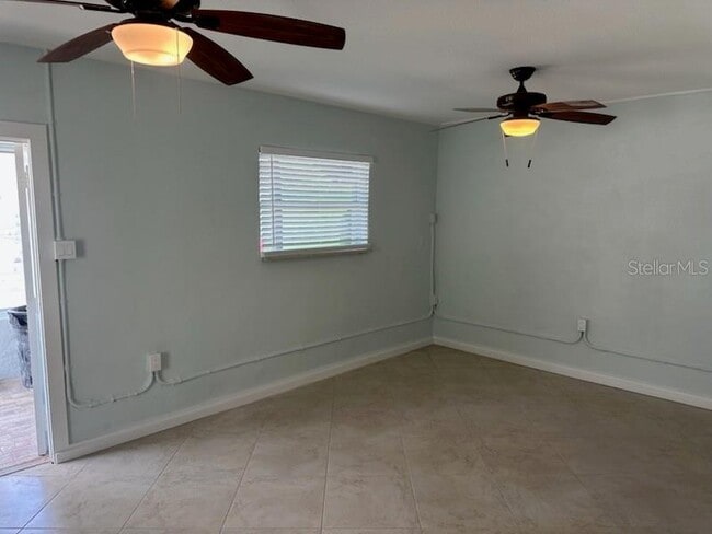 61 81st Ave Unidad 2