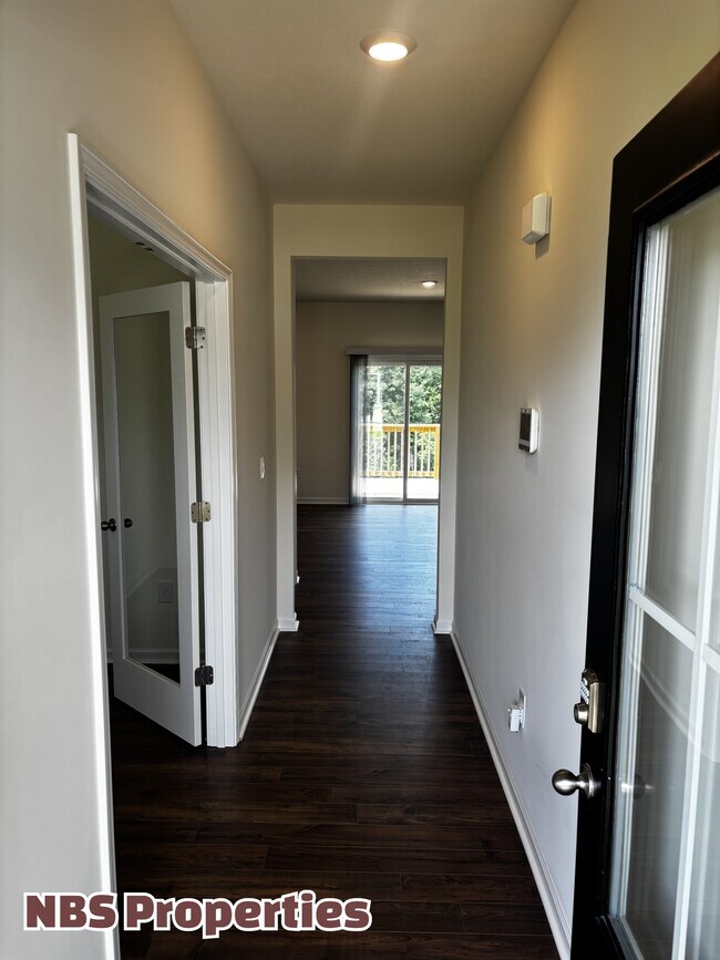 Photo - 935 Utopia Ln