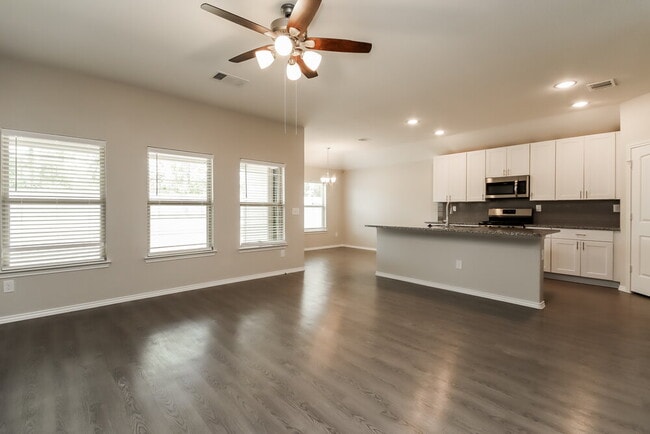 Photo - 209 Stalwart Hl Trl