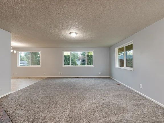 Photo - "Charming 3-Bedroom Scappoose Retreat with Cozy Fireplace & 2002 Sq Ft of Comfort!"