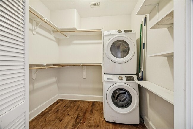 Building Photo - 725 Martin St