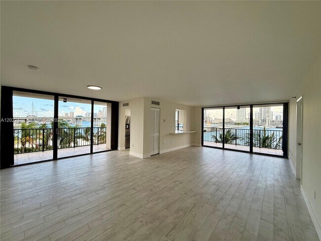 Photo - 801 N Venetian Dr Unit 408