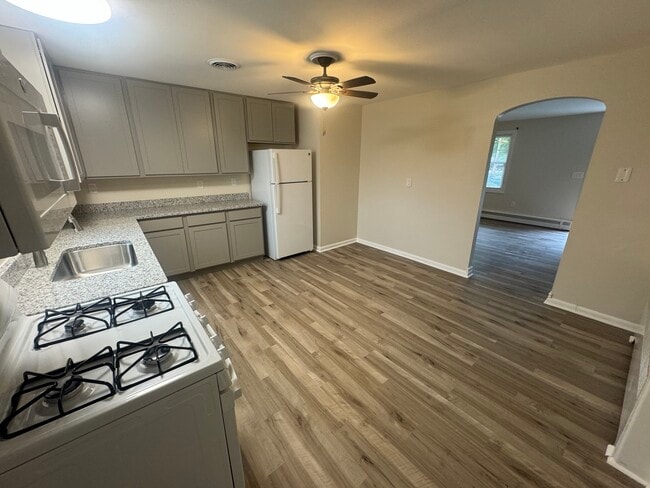 Photo - 96 N Halsey Rd