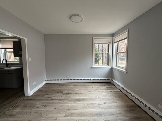 Photo - 2417 W Farragut Ave Unit G