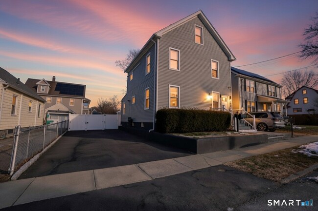 Building Photo - 192 Peace St Unit 1st floor