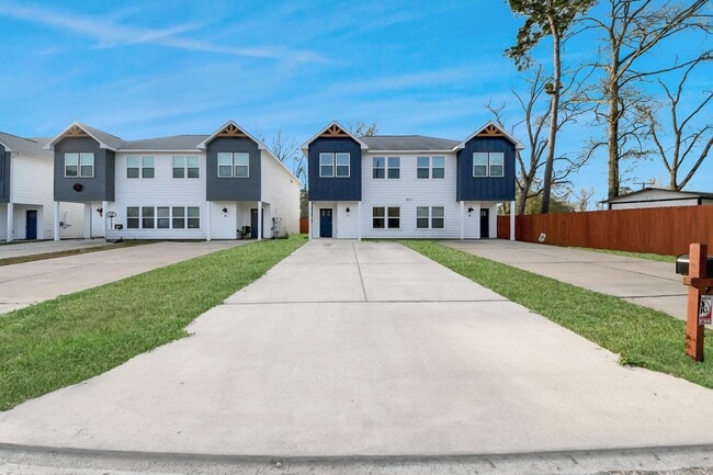 Photo - 807 Avenue J