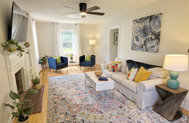 Spacious, sunny living room - 1105 Westview Dr Rental