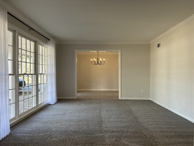 Photo - 609 Windsor Rd