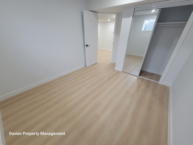 Photo - 16230-16219 19 Ave SW