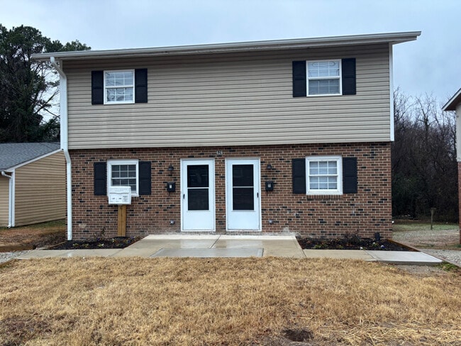 Building Photo - 626 Middle St